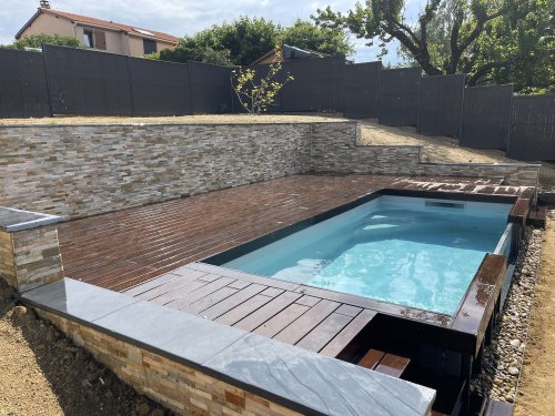 Pose de piscine en coque métallique personnalisable autour de Foix